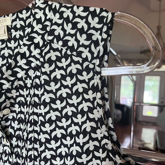 J. Crew Size 2 Sleeveless Button-Front Navy Pattern Print Top - Picture 3 of 7